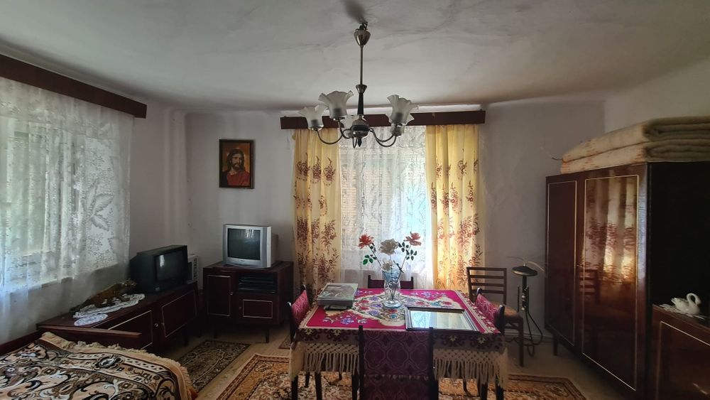 Casa de vânzare in localitatea Budesti