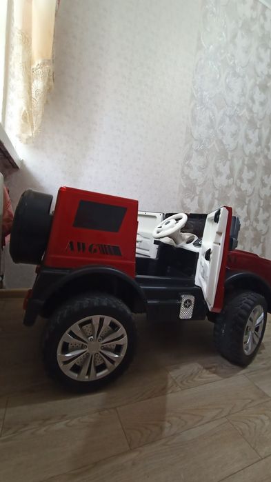Детская машина на пульте