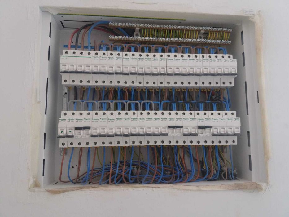 Electrician autorizat ANRE, 20 de ani experiență