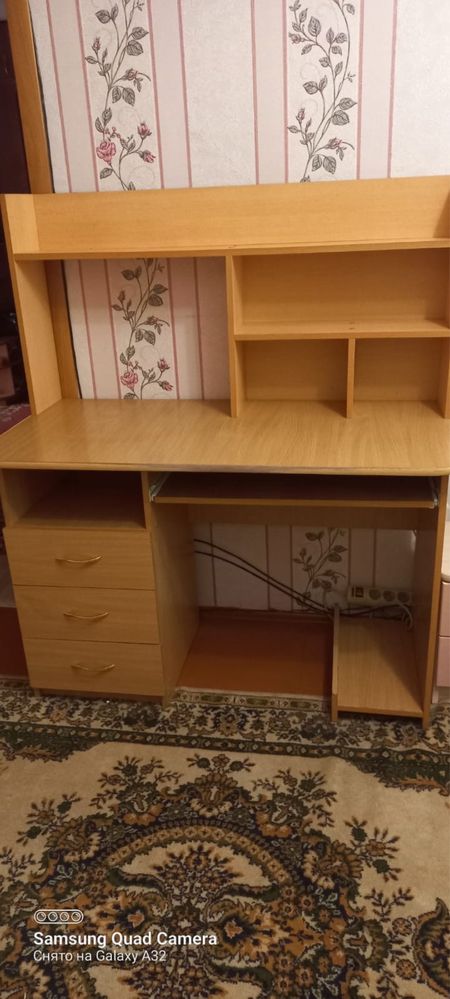 Продам компьютерный стол