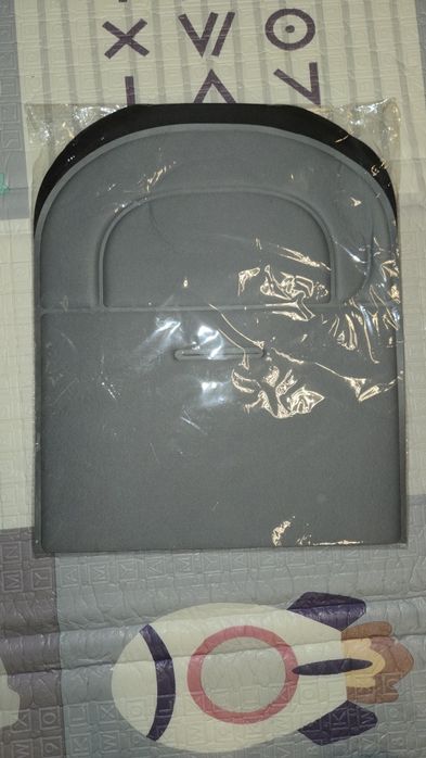 Чисто нова неразопакована мека подложка за количка. Сив цвят.