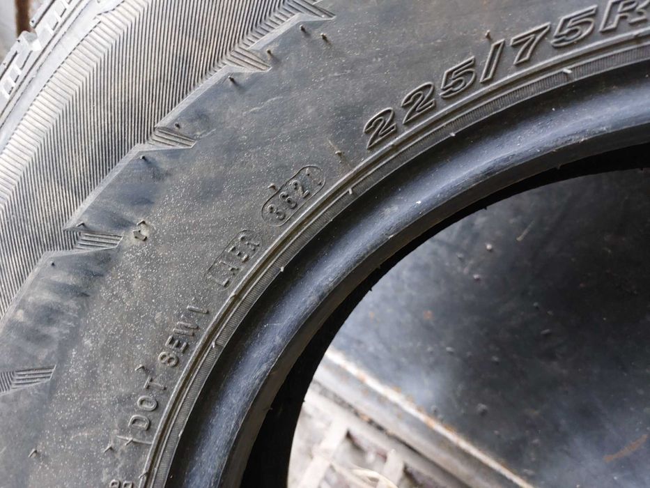 2бр зимни гуми Nexen 225 75 16 dot 3621