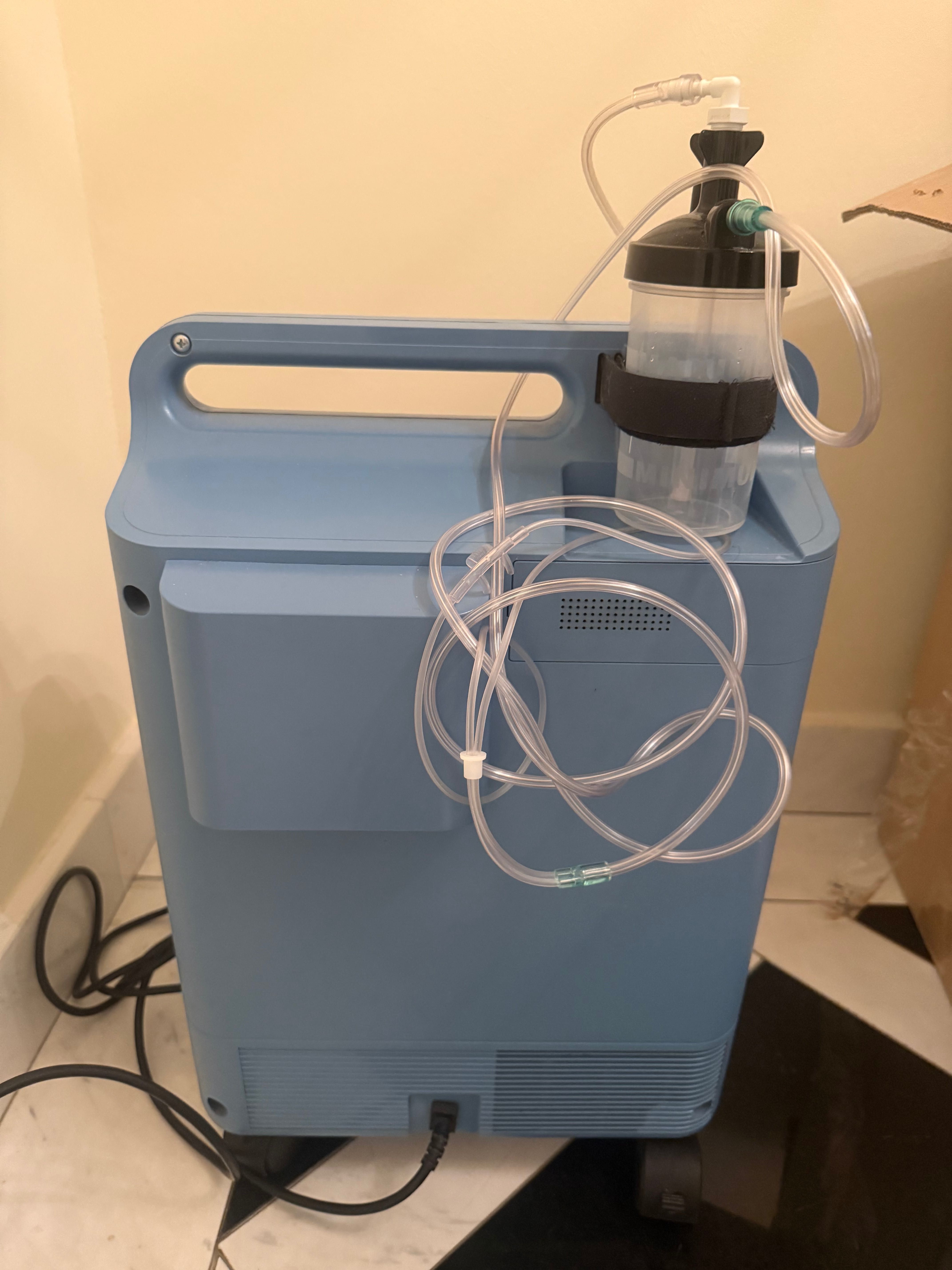 Продавам кислороден концентратор Philips Everflow 5 л,