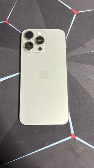 Продавам İphone 15 pro max Natural Titanium