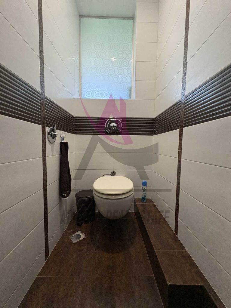 Дава се под наем Тристаен апартамент в Варна, Център - 107 кв.м за 950 € - Снимка #7
