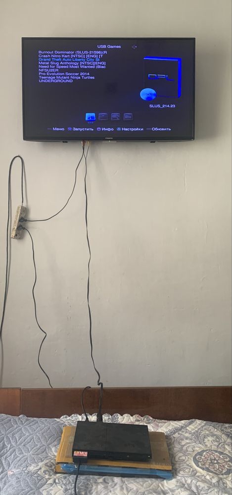Продам plastation 2 прошитый закачивай с интернета игры и играй!