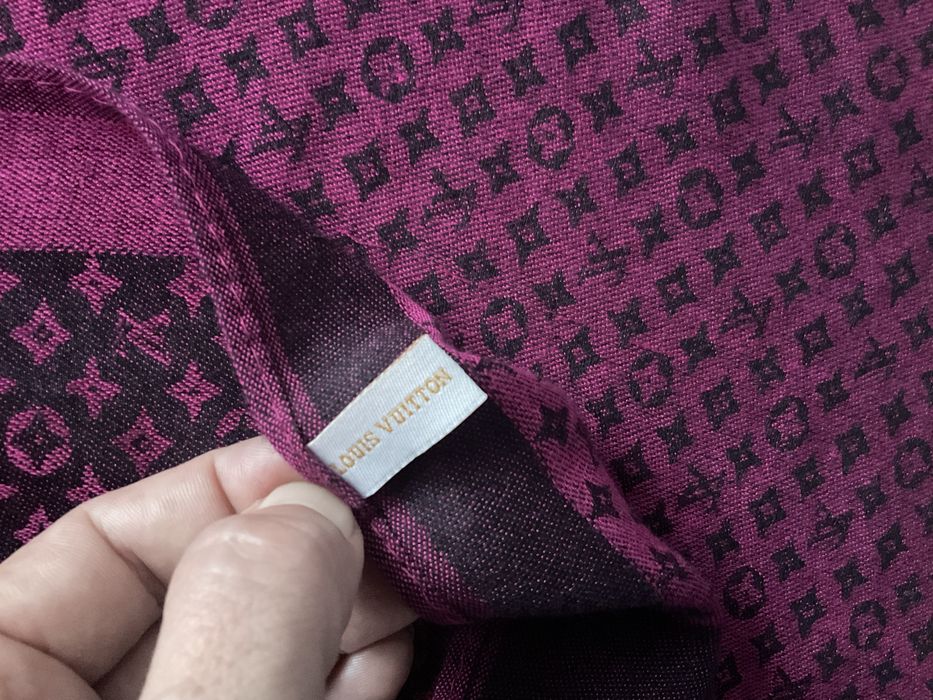 Esarfe Louis Vuitton impecabile