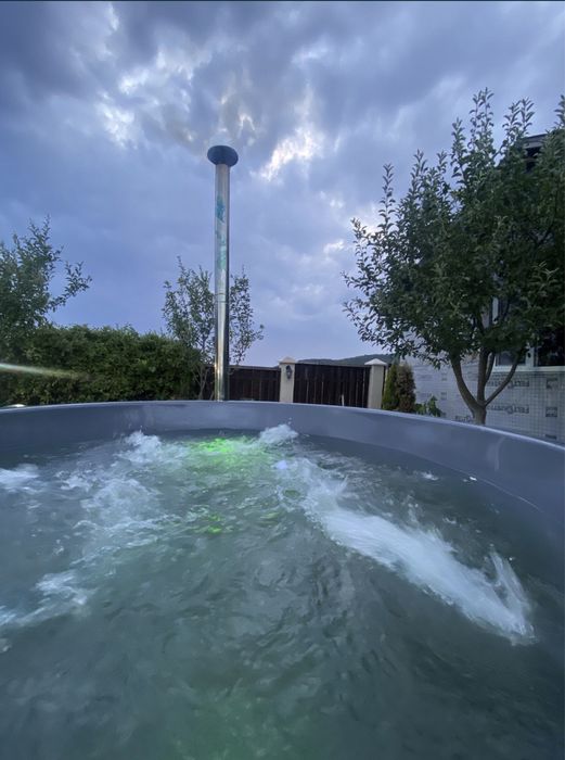 Jacuzzi/ciubar mobil de inchirat
