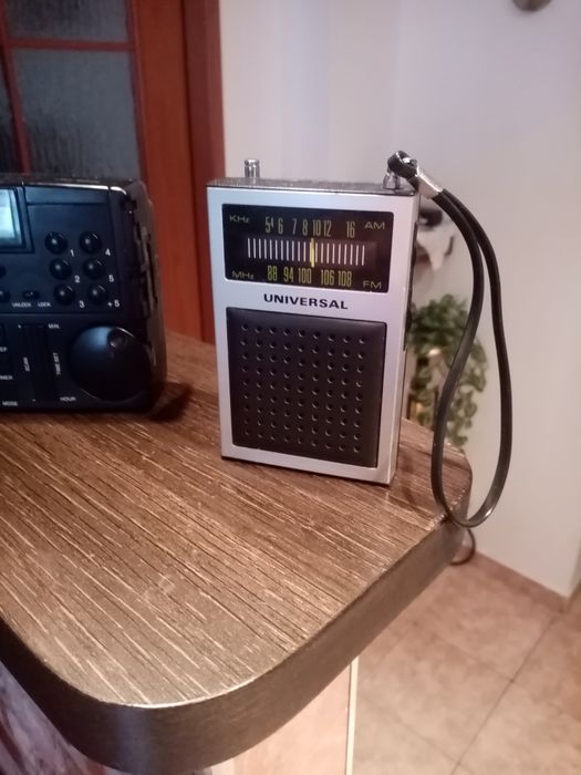 Vind radio 3 buc  sony universal  și digital