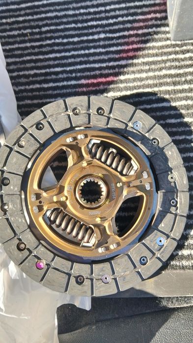 Vând disk ambreiaj Peugeot 107 marca LUK ( .