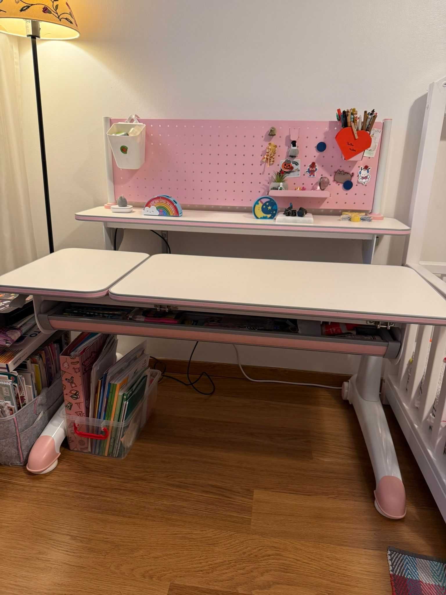 Vand Mobilier (Lura Atelier) camera copil (pat stil Montessori)+birou