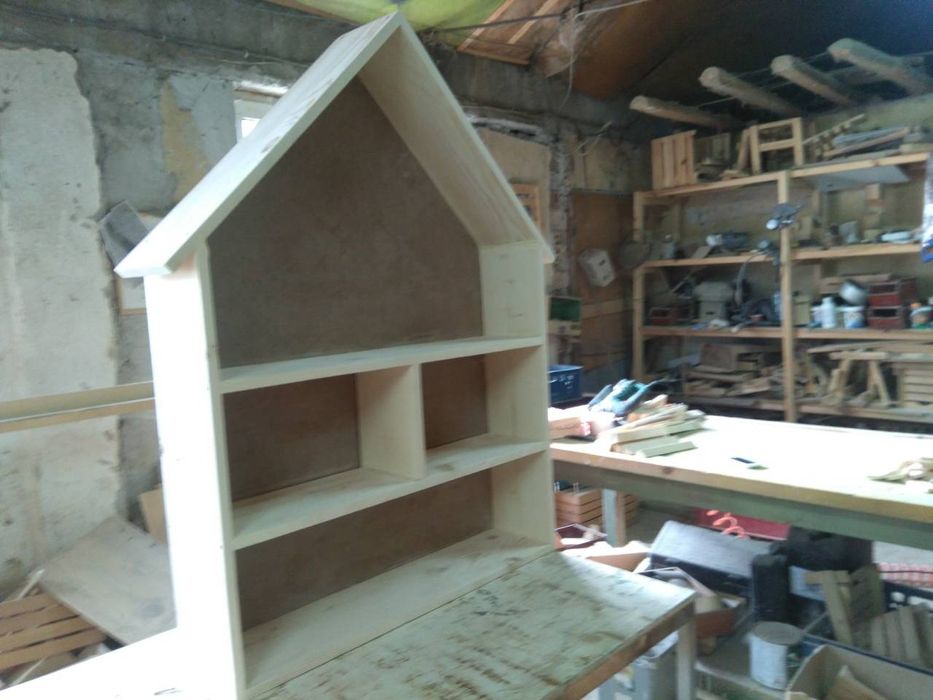 Етажерка "къщичка"