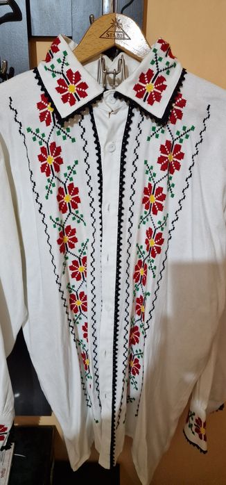 Cămașă populara mărimea 48 făcută manual și un  chimir făcut la comand