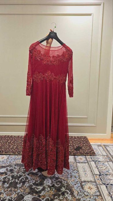 ПЛАТЬЕ ЖЕНСКОЕ и одно маленькое