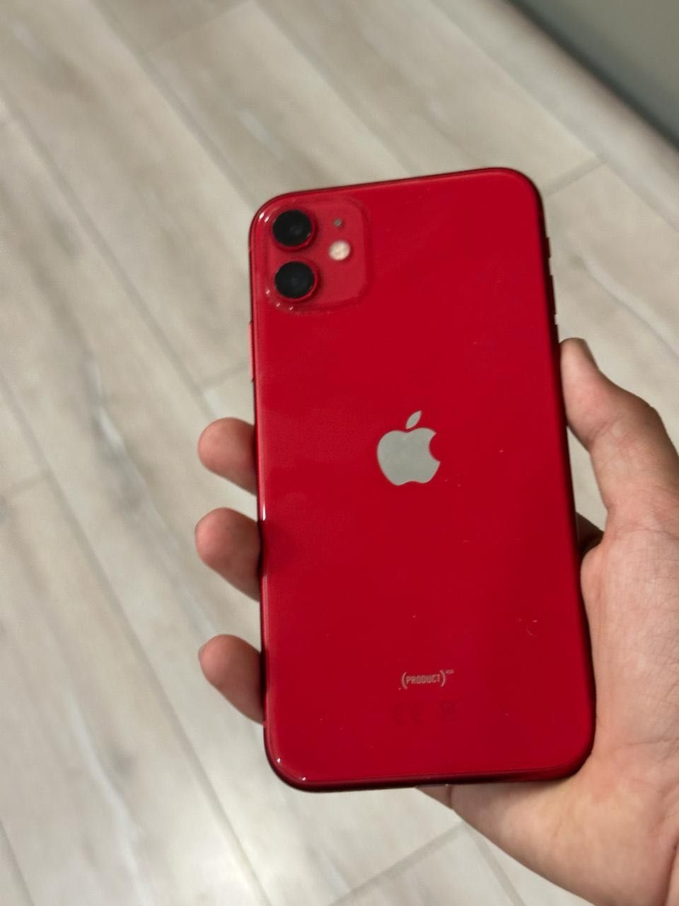 iPhone 11 б/у красный в отличном состоянии