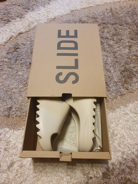 Yezzy slides × adidas