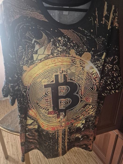 Продам мужские футболки