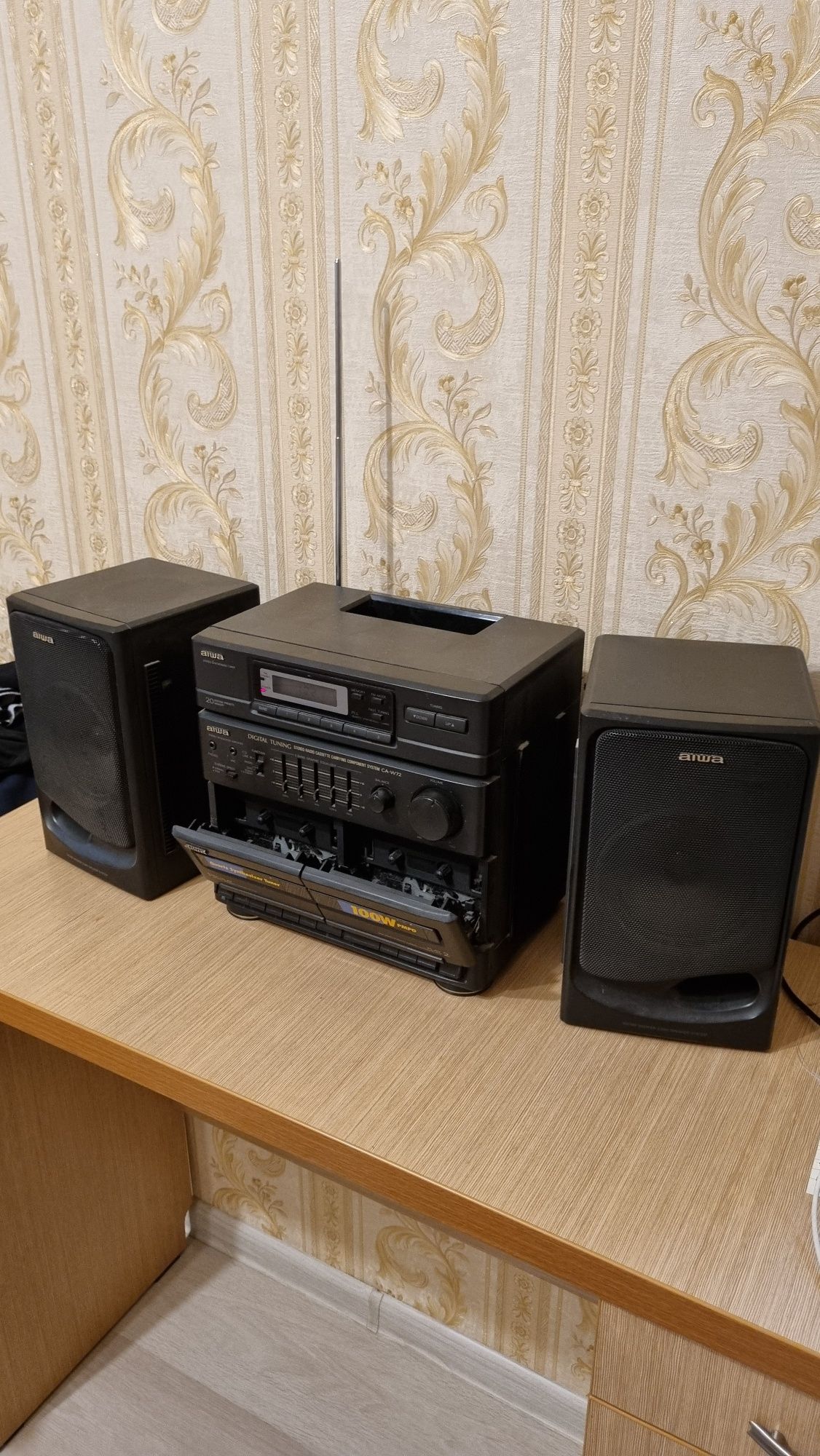Музыкальный центр "AIWA"