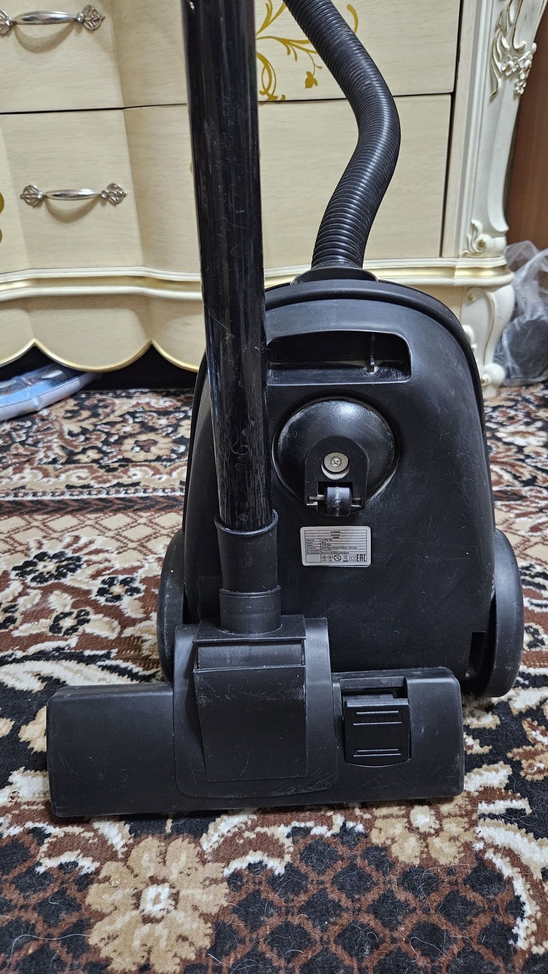 Пылесос Elenberg 1400w