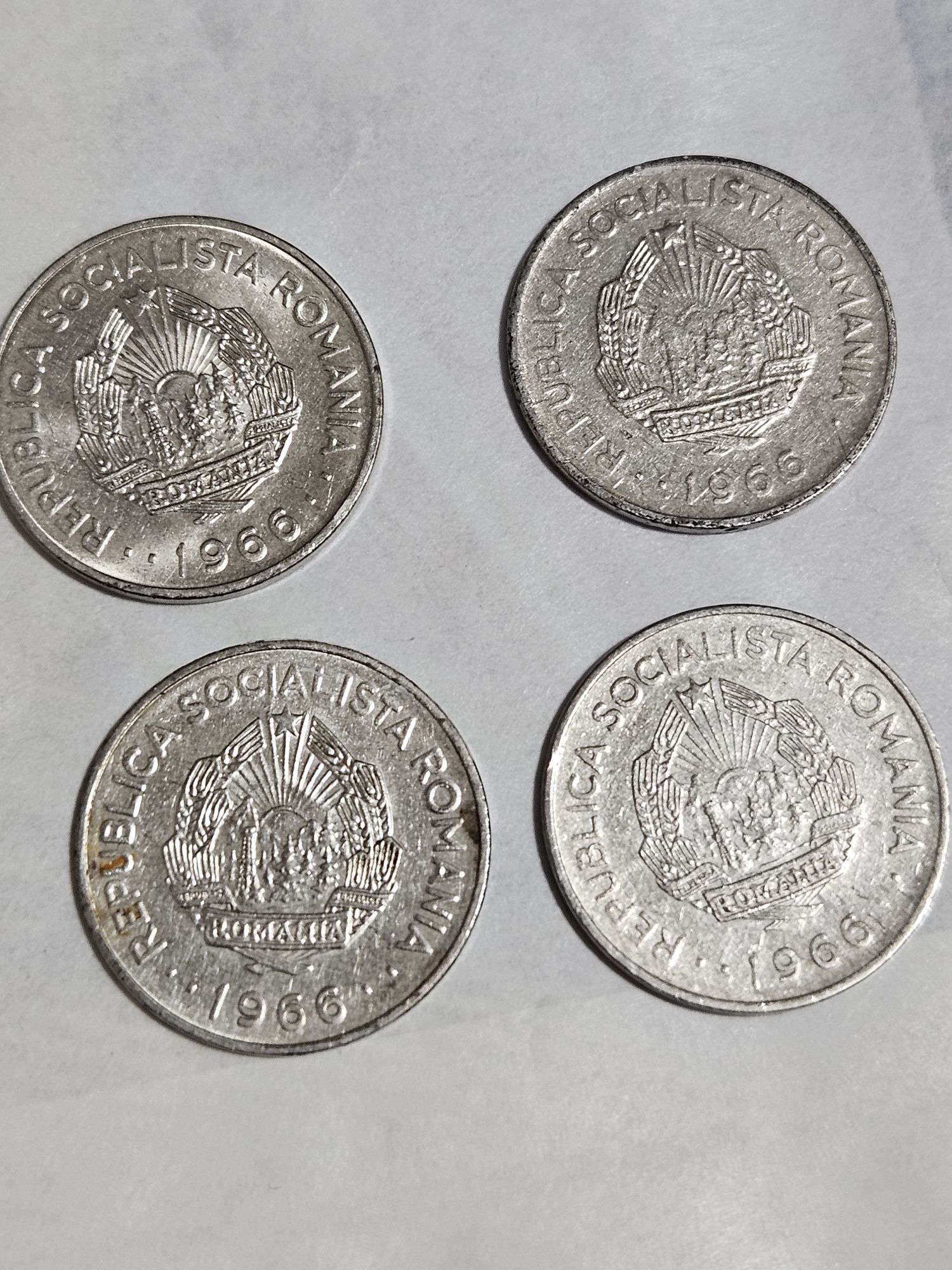 Vand 4 monezi de 1 leu din 1966 la 1500ron toate