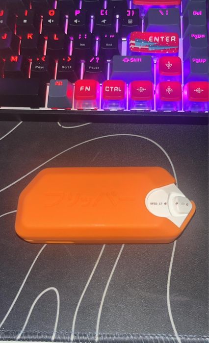 Flipper Zero + husă silicon portocalie (Soft Momentum)
