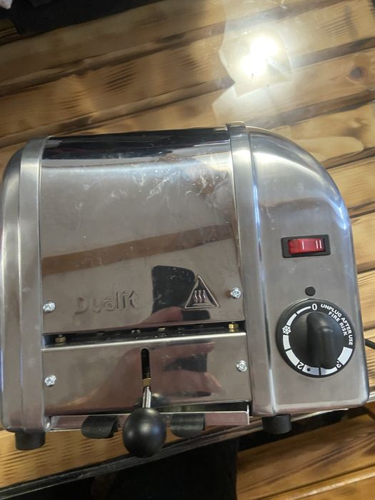 Чисто нова тостер машина Dualit