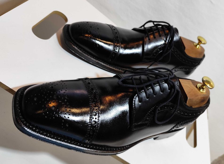 Pantofi derby 40.5 41 cap toe brogue Hugo Boss lucrati manual piele