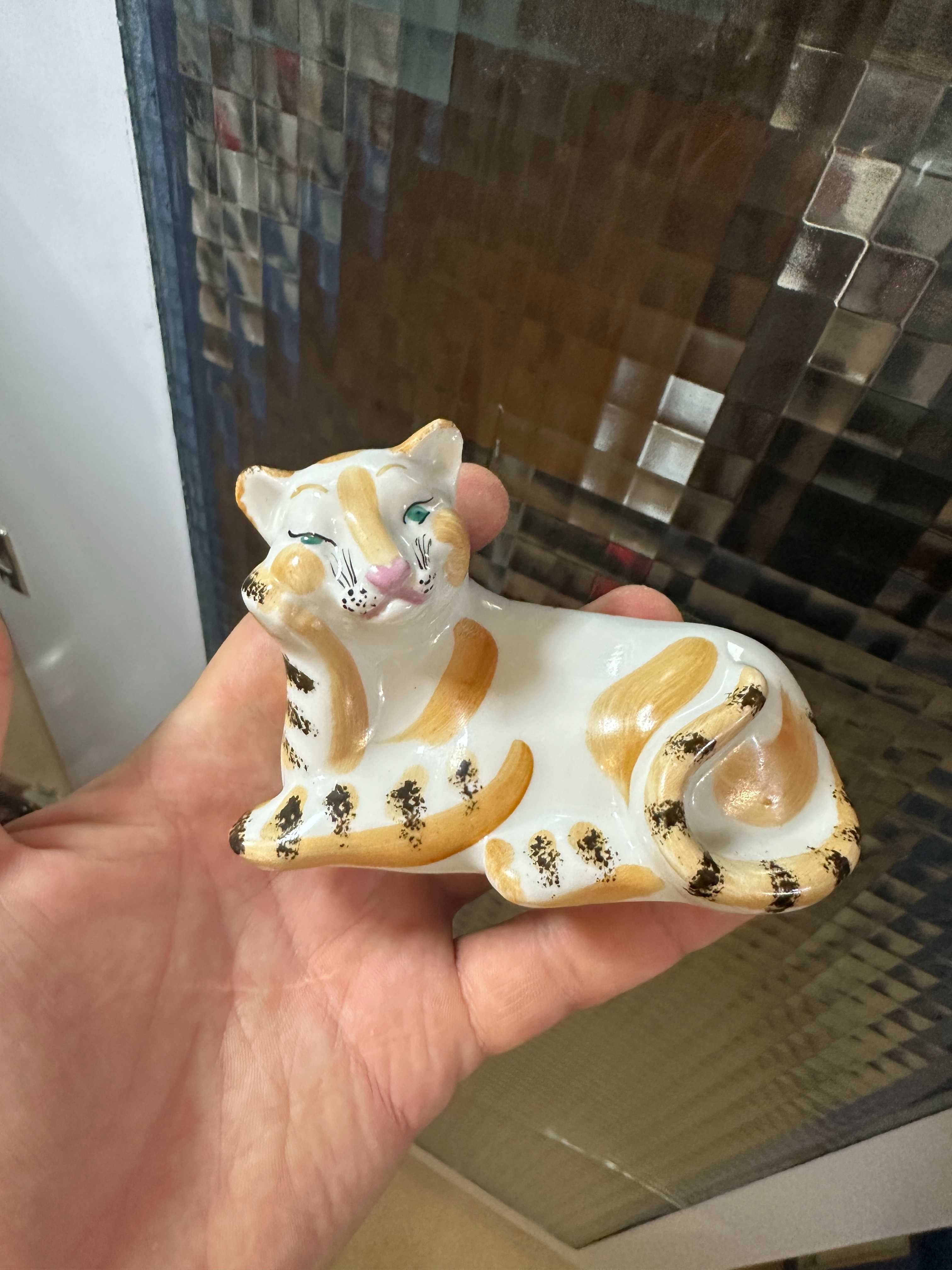 Статуэтки Фарфор