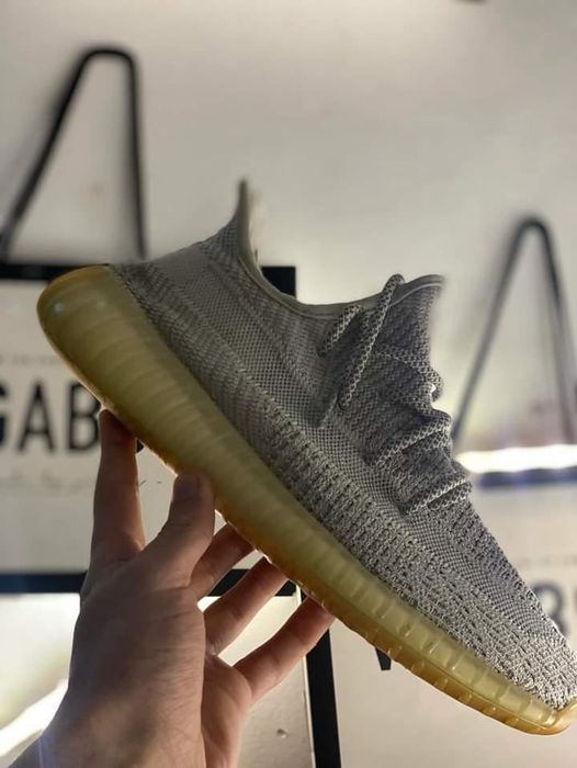 Vând yeezy 350 v2 

Descriere:
Fara cutie marimea 41
Descriere:
Fara c