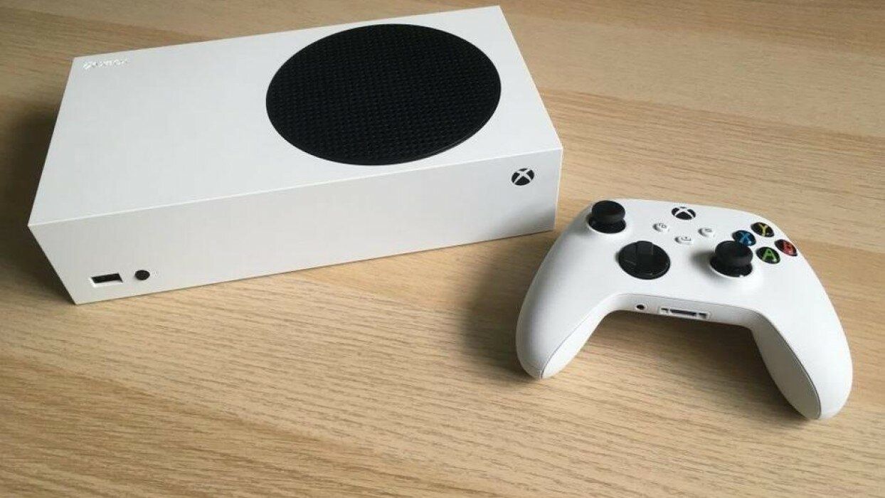 Продам игровую приставку Xbox series s 512gb. Как новая