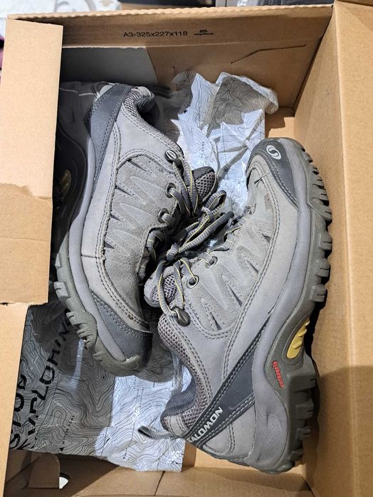 Дамски туристически обувки Salomon номер 36