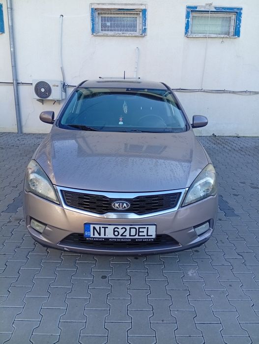 Vând   KIA  ceed