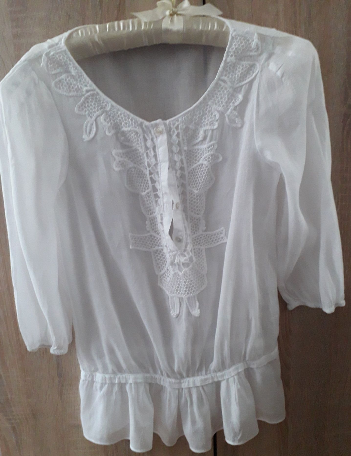 Bluza Zara cu broderie si volane