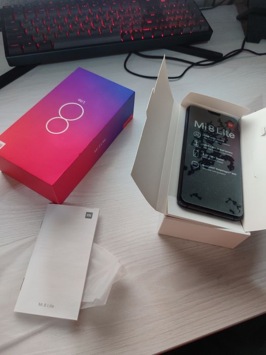 Телефон mi8 lite 4/64