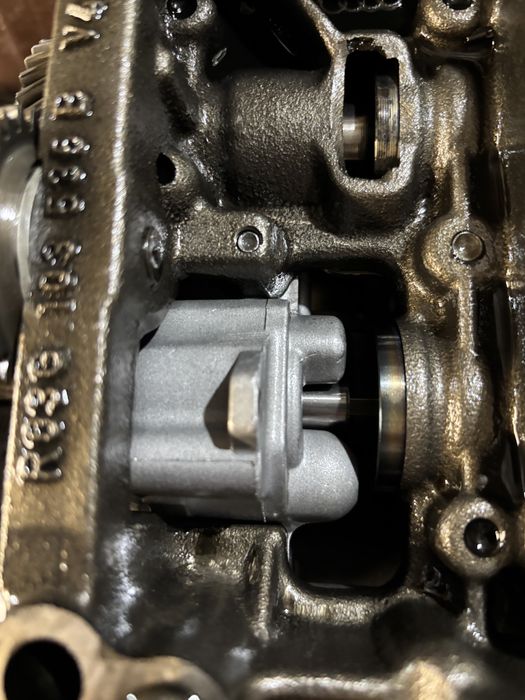 Pompă ulei Passat B6 2.0 BMP