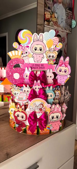 Tort din dulciuri ambalate