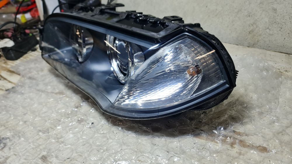 BMW е83 x3 ляв фар биксенон завиващ