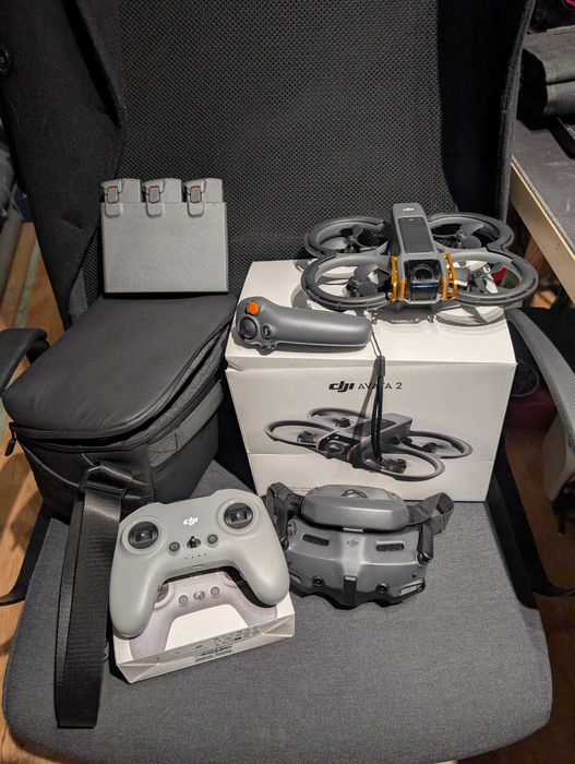 DJI Avata 2 cu 3 acumulatori, controller RC2 plus extra accesorii