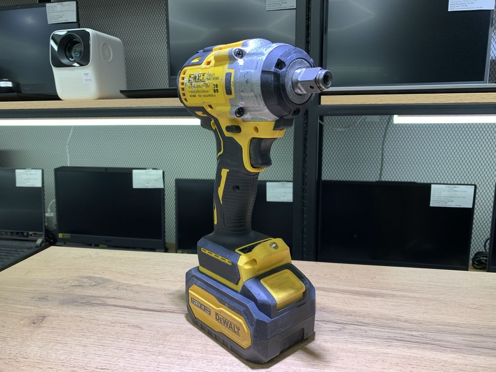 Набор Электроинструментов аккумуляторных DeWalt 4в1, с кейсом,10715/А1