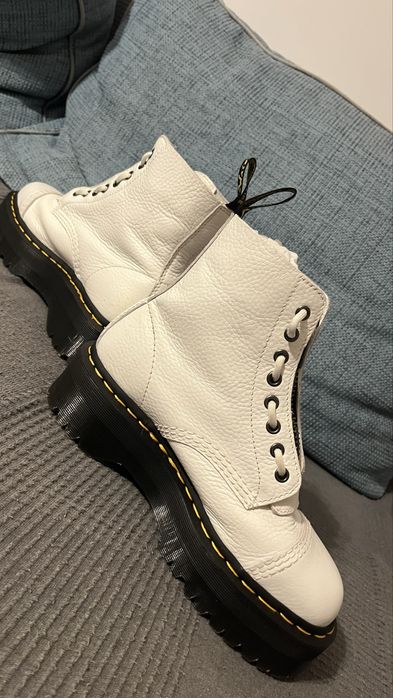 Dr. Martens alb