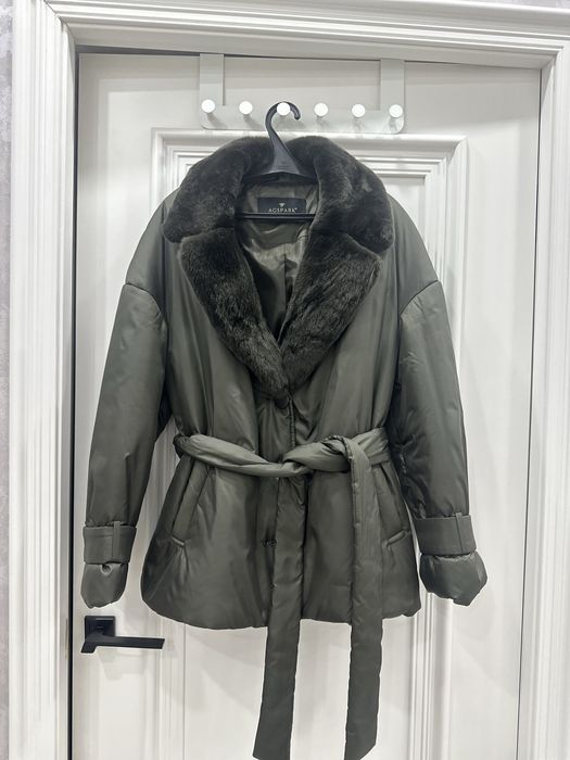 Продам куртку куплено в салоне Медина Сактаганова