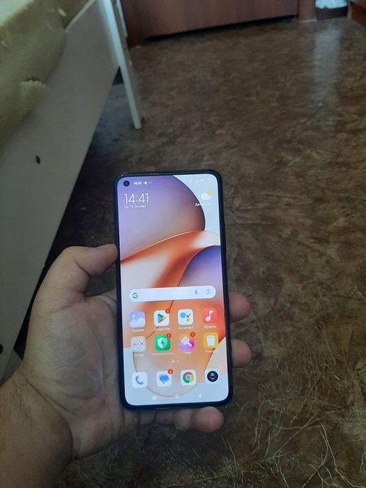 Продам Xiaomi Mi 11  Lite NE 5G за 40к треснута крышка и всё, рабочий