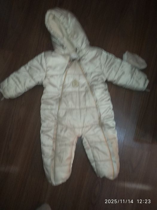 Oq kanbenzon 6 oyga seriysi 1 yoshgacha qora kurtka 1 yoshgacha pancho