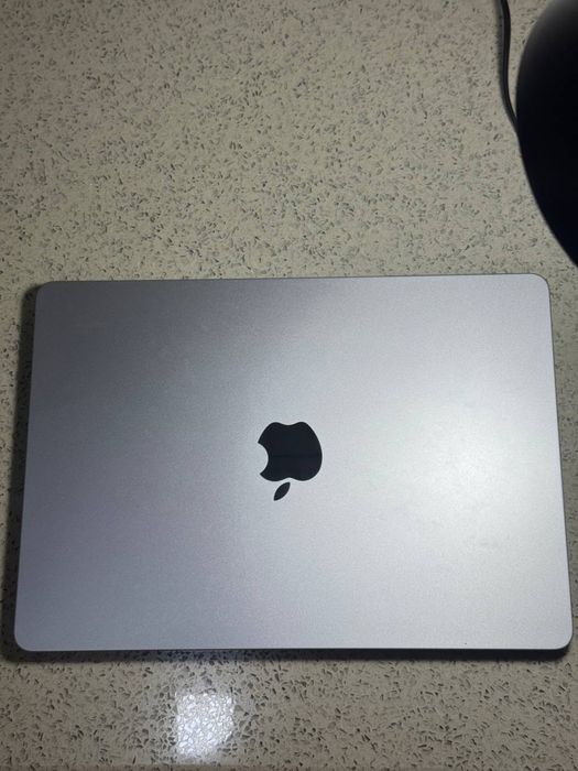 Apple Macbook air M2 16 GB