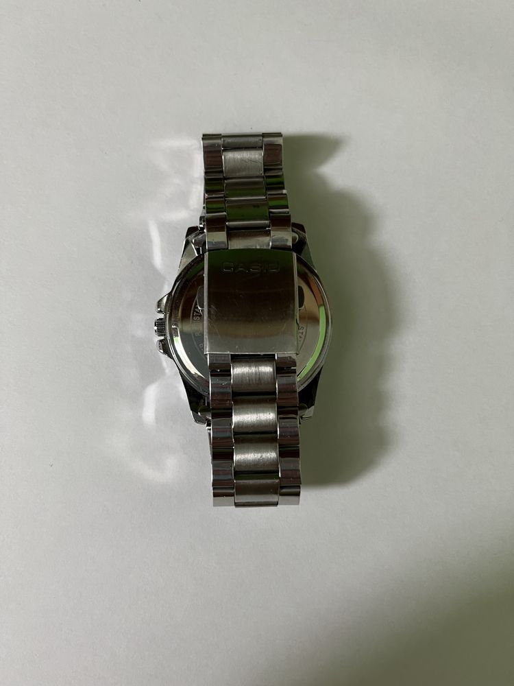 Продам часы casio quartz