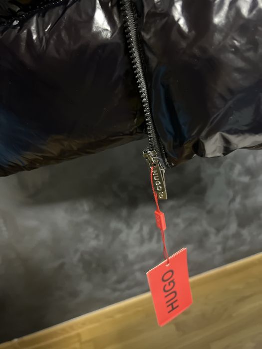Geaca Hugo Boss,noua cu eticheta