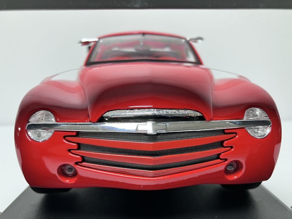 macheta auto Chevrolet SSR concept 2000 maisto 1/18