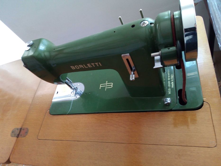Masina de cusut Borletti made in Italy .