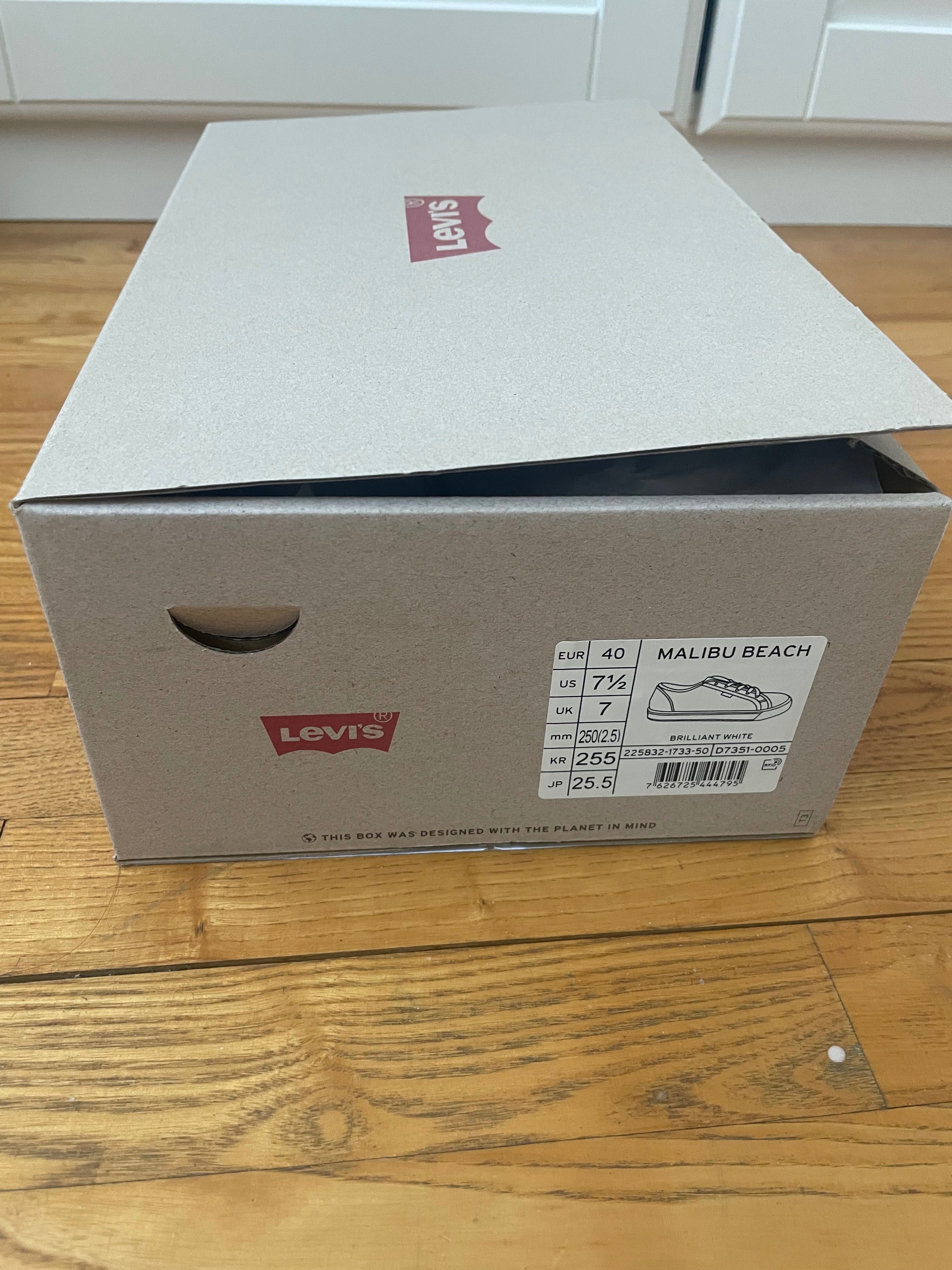 Дамски кецове Levis