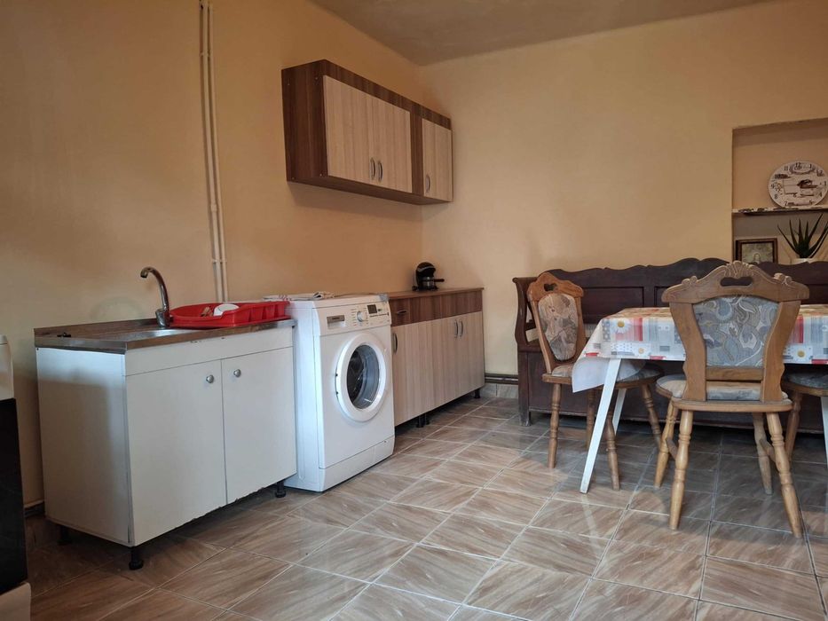 Inchiriez casa batraneasc